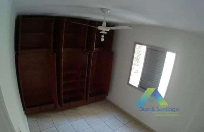 Imagem Ótimo apartamento com 2 dormitórios com fácil acesso a comercio e principais avenidas.