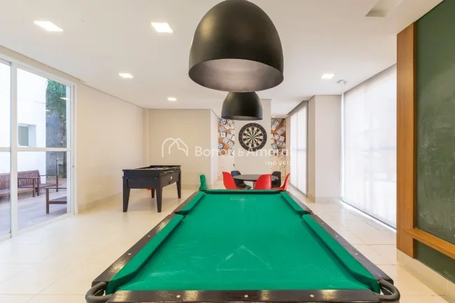 Imagem Lindo apartamento, completo e rico em armários. O imóvel possui 3 quartos, 1 suíte, living para 2...
