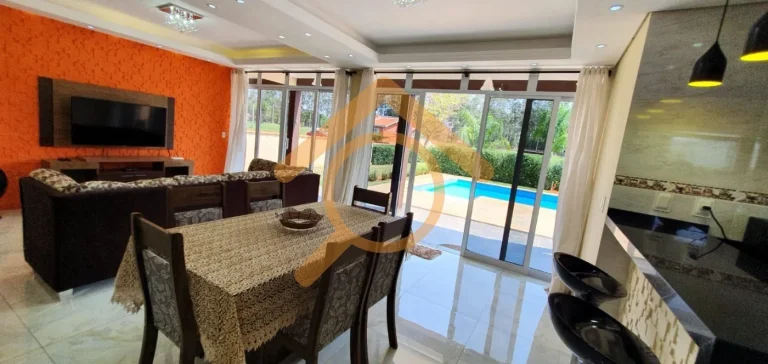 Imagem Casa em Condomínio de Luxo em Águas de Santa Bárbara-SP: 3 Quartos, Suíte, 2 Salas, 3 Banheiros, 4 Vagas, 220m².