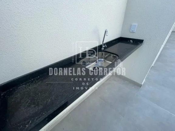 Imagem Casa com 2 Suítes na Rua do Shopping - Localização Privilegiada e Conforto Garantido!