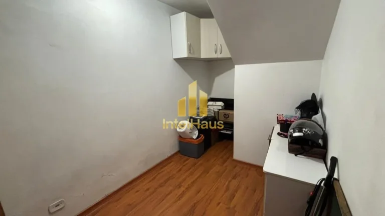 Imagem Excelente oportunidade para quem busca espaço ou potencial de renda com locação. Localizado na Ru...