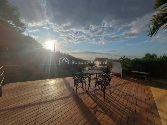 Imagem Encante-se com esta belíssima residência de 295,84m² de construção, projetada para oferecer con...