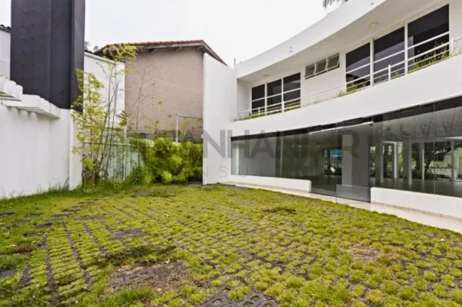 Imagem Imperdível: Casa Comercial à Venda em São Paulo-SP, Jardim Europa - 4 Salas, 4 Banheiros, 10 Vagas, 830m²!