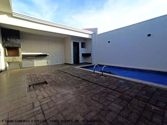 Imagem Casa para Venda em Maringá, Parque Avenida, 2 dormitórios, 1 suíte, 2 banheiros, 1 vaga