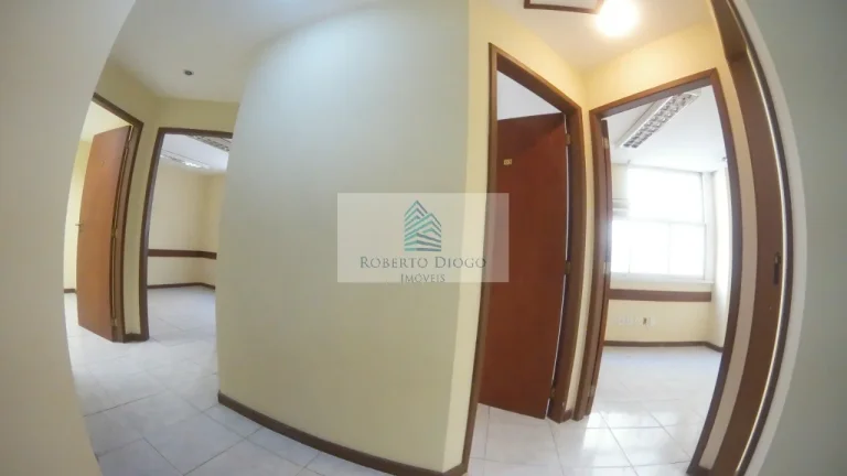 Imagem Sala comercial em condomínio à venda no Centro do Rio de Janeiro-RJ: 13 salas, 4 banheiros, 288m² de área!