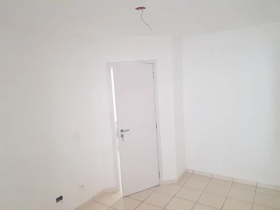 Imagem Apartamento com 2 dormitórios, banheiro com blindex, sala, cozinha com armários , lavanderia com a...