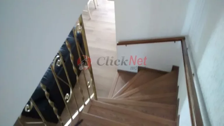 Imagem Sobrado reformado recentemente à venda no bairro Santa Terezinha, São Bernardo do Campo com 3 dormitórios, sendo 2 suíte, 3 vagas, 174m²