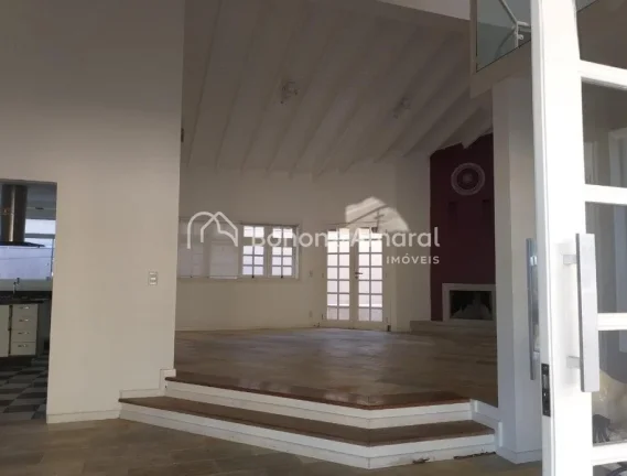 Imagem Linda residência disponível para venda no prestigiado condomínio Moinho do Vento, um dos mais exc...