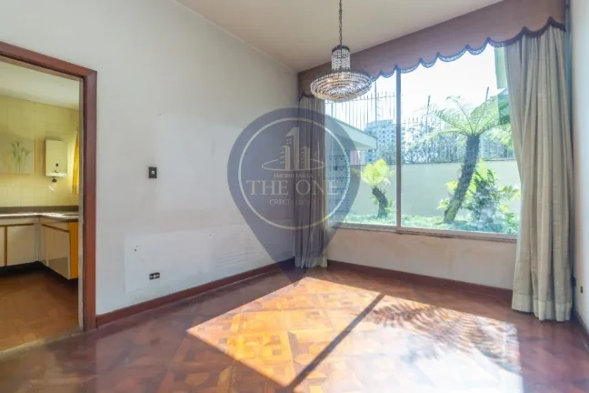Imagem Imóvel de luxo à venda em São Paulo-SP: Casa de 4 quartos, 2 suítes, 2 salas, 6 banheiros, 5 vagas no Bosque da Saúde - 508m².