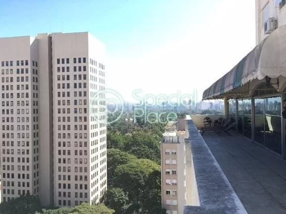 Ótima cobertura penthouse para reforma à venda no Itaim: - Área: 247m² com vista panorâmica de ...