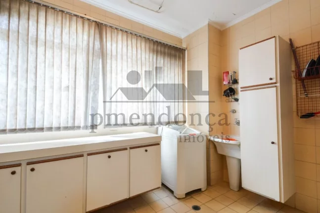 Imagem Apartamento no Jardim Paulista com 239m², 3 quartos (1 suíte) e 1 vaga.