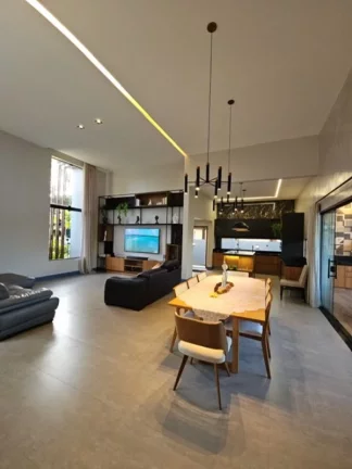 Imagem A 5ª Avenida imóveis selecionou essa Casa Moderna e Térrea no Condomínio Vida Marina em Busca Vida, 3 Suítes, Piscina c/ Cascata e Área Gourmet: