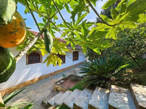 Imagem Casa em Condomínio para Venda em Teresópolis / RJ no bairro Vale Alpino