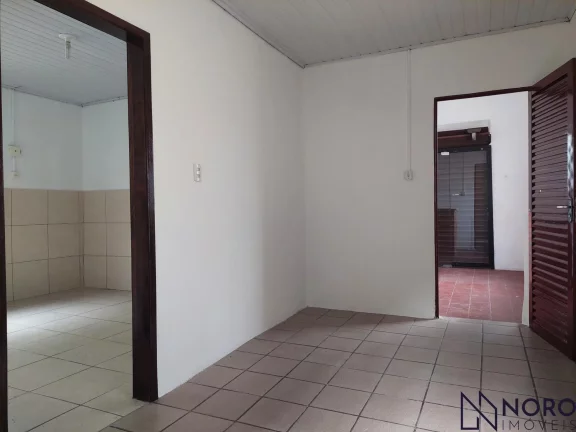 Imagem Casa na Silva Jardim imediações da Borges de Medeiros com 2 dormitórios 2 vagas