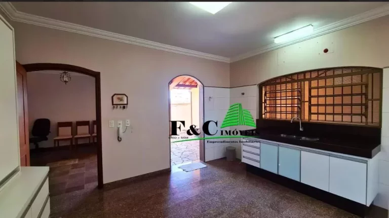 Imagem Casa para Venda em Limeira, Centro, 4 dormitórios, 2 suítes, 3 banheiros, 4 vagas