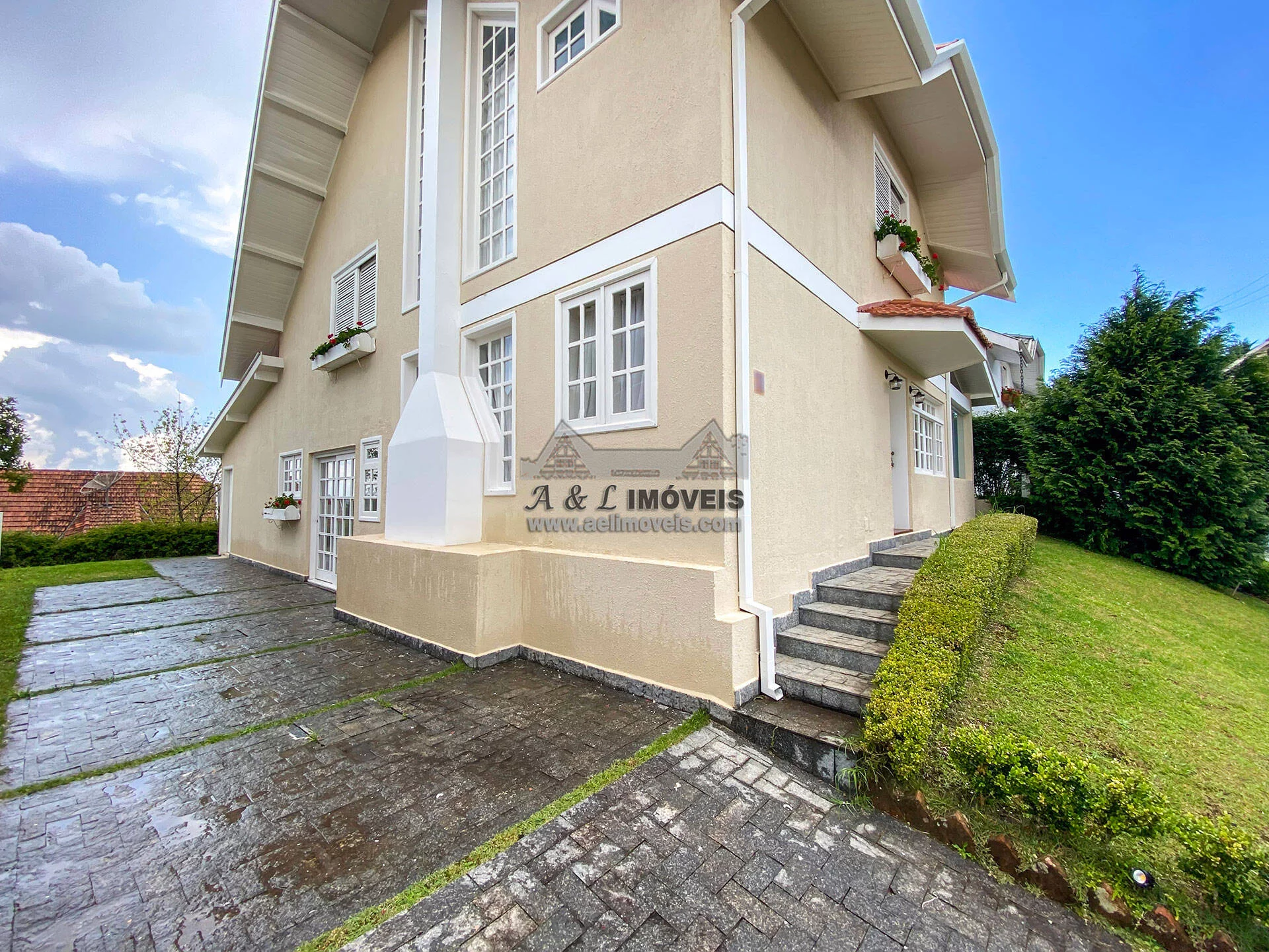 Imagem Casa à venda em Campos do Jordão – Com 03 dormitórios toda mobiliada