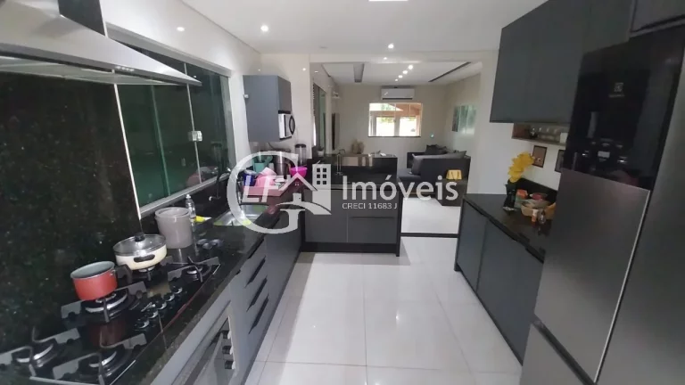 Imagem Casa Com Piscina Espaço Gourmet e Rica em Blindex,Estuda Permuta