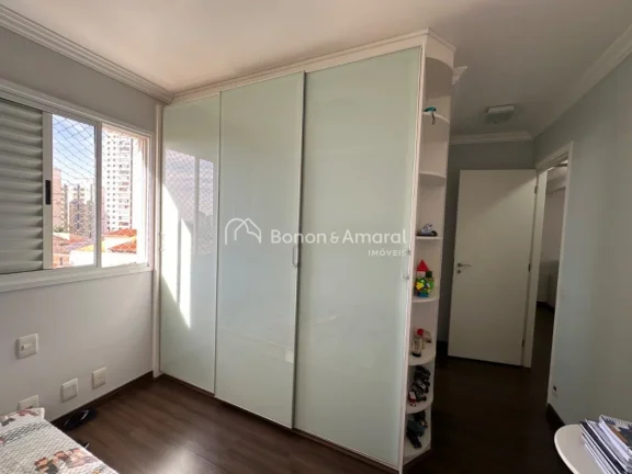 Imagem Amplo apartamento com ambientes bem distribuídos e ótima integração entre os espaços. A cozinha...