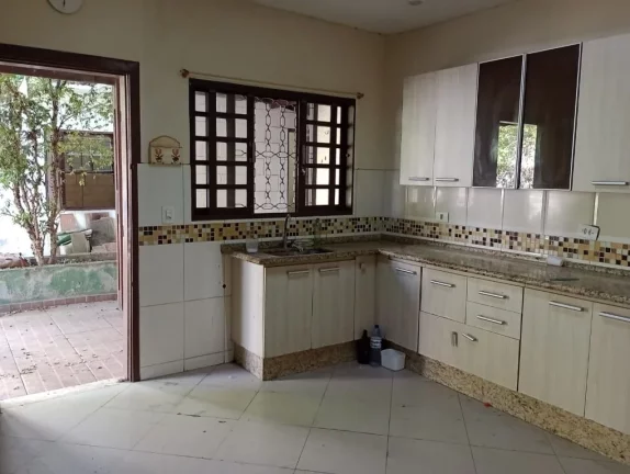 Imagem Casa com 4 dormitórios à venda, 195 m² por R$ 450.000,00 - Vila Ercília - Itaquaquecetuba/SP