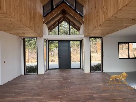Imagem Linda Casa a Venda com Vista Permanente em Campos do Jordão