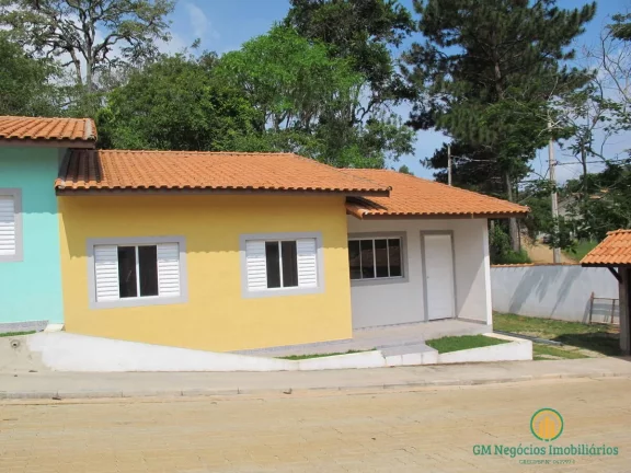 Imagem Linda casa térrea 3 dormitórios sendo 1 suíte com pisos quintal e 2 vgs