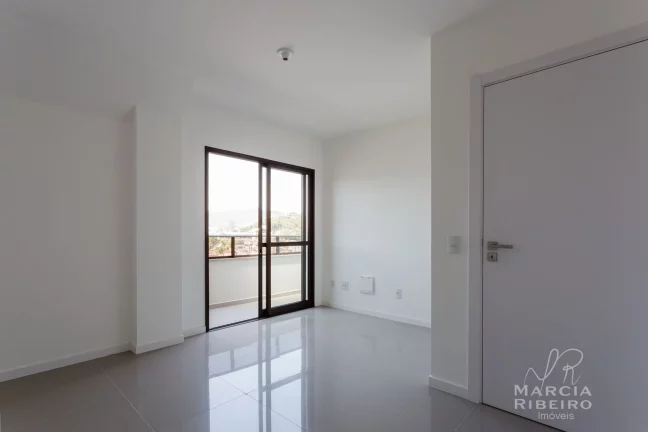 DUPLEX novo na Trindade com 3 quartos