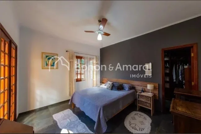 Imagem Casa excelente, com 6 quartos, todos são suítes, 8 banheiros, com elevador, 5 pontos de ar condici...