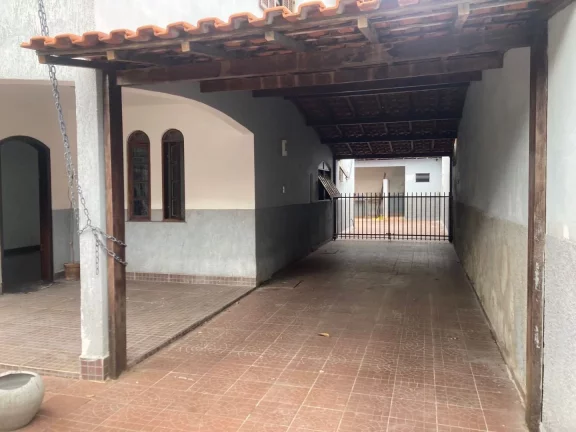 Imagem Sobrado com 4 dormitórios à venda, 236 m² por R$ 840.000,00 - Jardim Medina - Poá/SP
