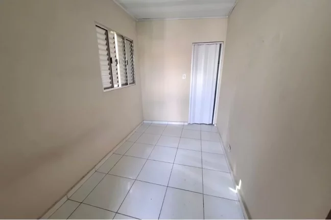 Imagem Casa para locação com 2 dormitórios, 2 banheiros e quintal por R$1.300,00 - Vila Guedes - SP