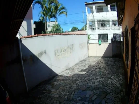 Imagem Carapina, Excelente imóvel e com localização privilegiada, área total 510,40 m², próximo a antiga Rinha de galo de carapina, exatamente na Rua Constante Nery. Terreno possui uma excelente area nos fundos propício para depósitos de material de construção,