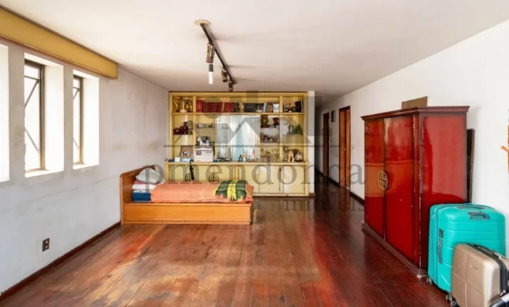 Imagem Apartamento na Rua Monte Alegre com 220m² para ser reformado, 3 suítes e 2 vagas.