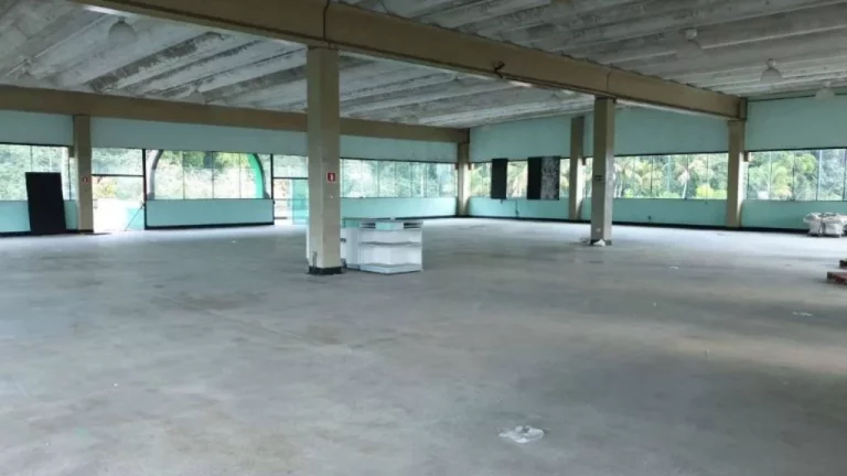 Imagem Prédio Comercial de Alto Padrão com 70 Vagas de Garagem e 3.550m² de Área no Balneário Praia do Pernambuco, Guarujá-SP