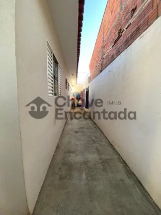 Imagem Casa com entrada paisagistica e area de lazer completa.