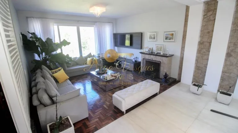 Imagem Casa em Condomínio para Venda em Teresópolis / RJ no bairro Comary