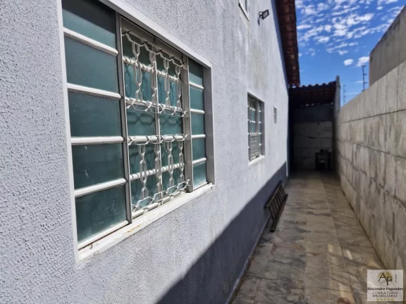 Imagem Casa para Venda em Aparecida de Goiânia, Independência, 3 dormitórios, 1 suíte, 2 banheiros, 2 vagas