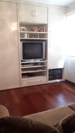 Imagem Apartamento bem espaçoso e repleto de armários. Living para 2 ambientes, lavabo, 3 dormitórios se...