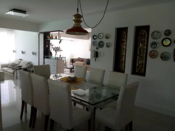 Imagem Casa à venda no bairro Suissa - Espaçosa com 5 quartos e 4 vagas de garagem!
