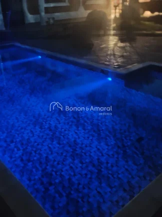 Imagem Esta chácara é o refúgio ideal para quem busca tranquilidade sem abrir mão do conforto. Com trê...