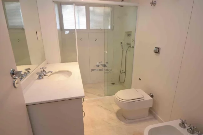Imagem Apartamento em Ã³timas condiÃ§Ãµes com iluminaÃ§Ã£o natural e janelas em todos os ambiente...