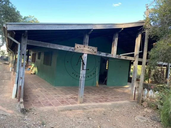 Imagem Chácara Encantadora com 2 Dormitórios, Piscina e Ampla Área Verde