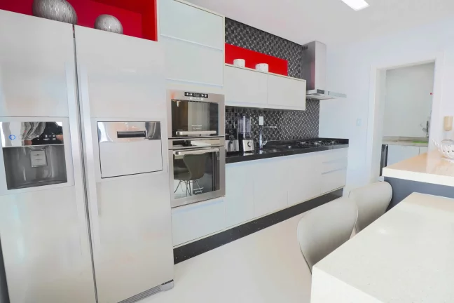 Imagem Apartamento com 3 dormitórios sendo 1 suíte e 2 vagas de garagem em Balneário Camboriú/SC