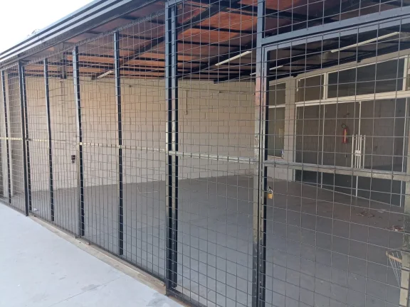 Imagem Sala Comercial para Locação em Votorantim-SP, Real Parque II: 1 Sala, 2 Banheiros, 150,00m² de Área, 1 mezanino.
