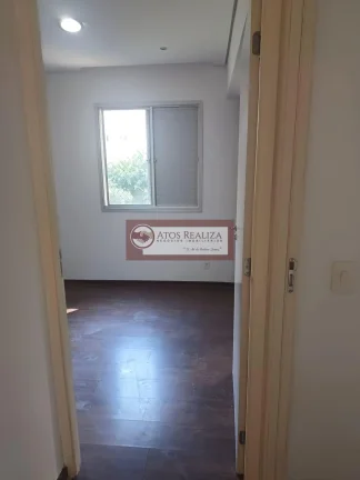 Imagem Alugo oportunidade, condomínio clube na região do Morumbi. Apartamento de 70m², com 3 dormitórios com Armários, sendo 1 Suíte, 2 banheiros, Cozinha americana com armários, 2 Vargas de garagem cobertas, mercadinho no condomínio, lazer completo por um valor