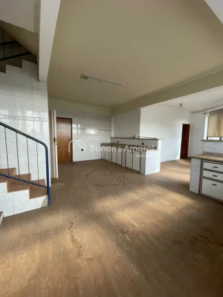 Imagem Galpão comercial com 526 m² de área construída, ideal para empresas que buscam um espaço amplo,...