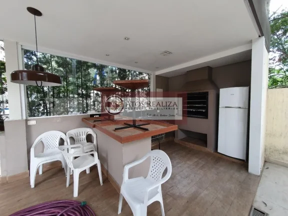 Imagem Vendo SUPER Apartamento na região do Morumbi, um excelente imóvel de 211m², com 3 Dormitorios grandes, sendo 1 Suíte com varanda, Sala de estar e Jantar, Cozinha, Lavanderia com dependência de empregada, banho Social e Lavabo, 3 vagas de garagem cobertas,