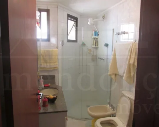 Imagem Apartamento excelente, com terraço, lavabo, 4 dormitórios sendo 1 suíte, piso em tacos e tudo bem...