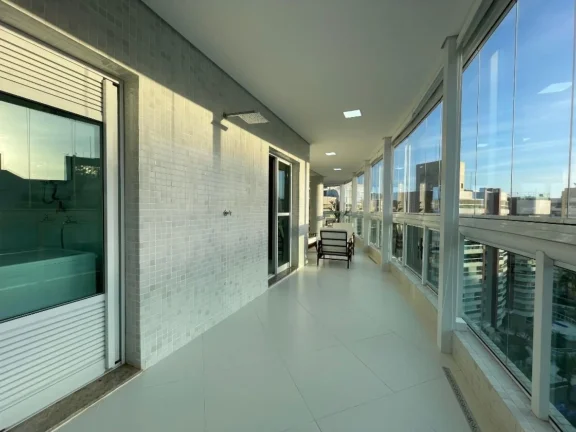 Imagem Excelente cobertura de luxo à venda na Riviera de São Loure Módulo 08 em Bertioga-SP: 4 quartos, 4 suítes, 2 salas, 2 vagas, 209,00m². Venha conferir!