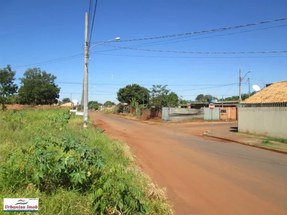 Imagem 2 Terrenos Juntos à Venda no Asfalto no Jardim Lagoa Dourada, 900m2