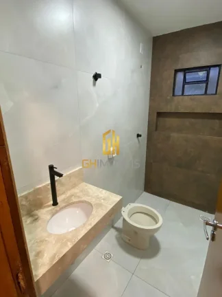 Imagem A casa possui 

- 3 quartos sendo 1 suíte
- ?Área gourmet com ilha e churrasqueira a carvão
- ?La...