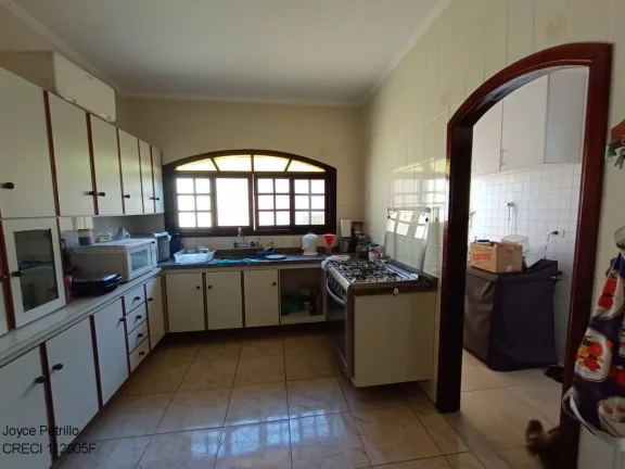 Imagem Casa á venda em Peruíbe com 4 dormitórios, piscina e ampla área de lazer a apenas 550m da praia. Aproveite!!!
